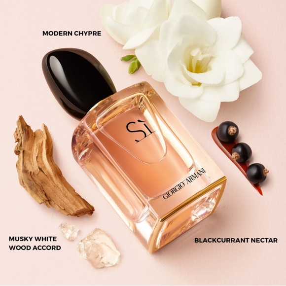 Sì Eau de Parfum by Giorgio Armani ‼️FINAL PRICE‼️ - Picture 4 of 11